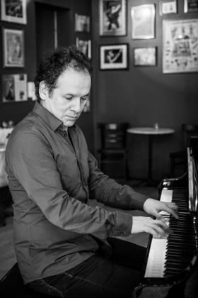 Juan José Chuquisengo (Piano)